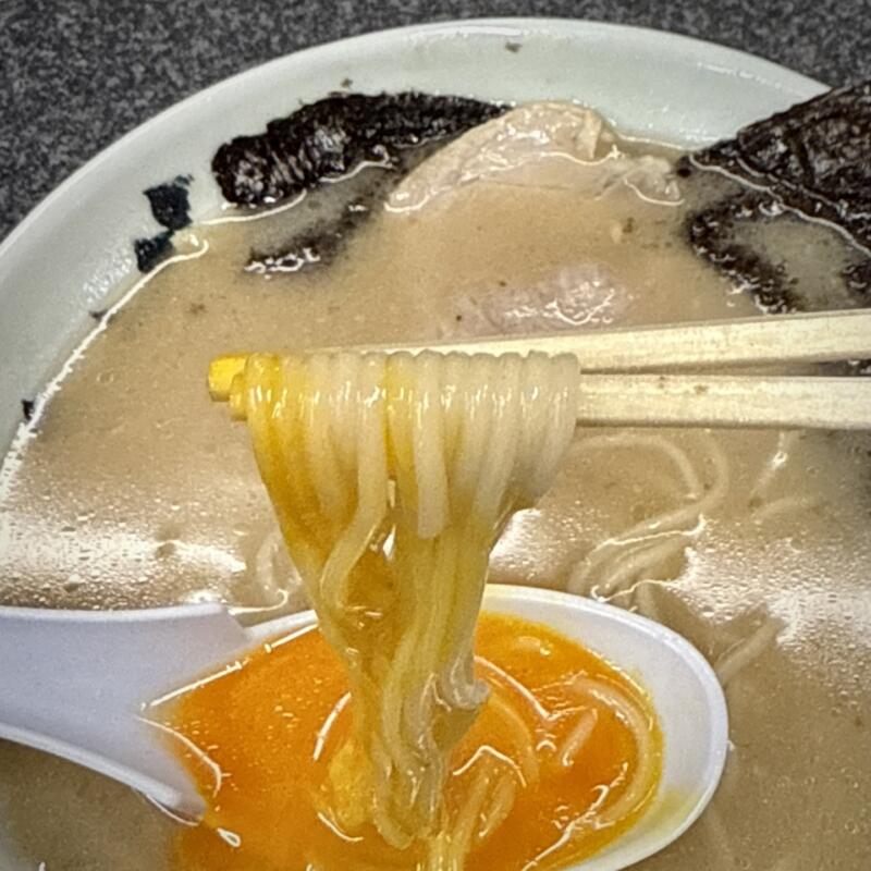 佐賀ラーメン いちげん。 佐賀県佐賀市川副町大字西古賀 卵黄入りラーメン 最高級一番摘み 干海苔 豚骨ラーメン 麺