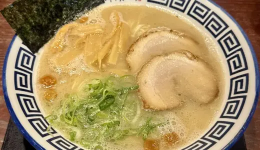 久留米ラーメン清陽軒 諏訪野町本店＠福岡県にて屋台仕込みラーメンをオーダー！豚の背脂を揚げて作ったカリカリの香ばしさが堪らないコク旨豚骨ラーメン♪
