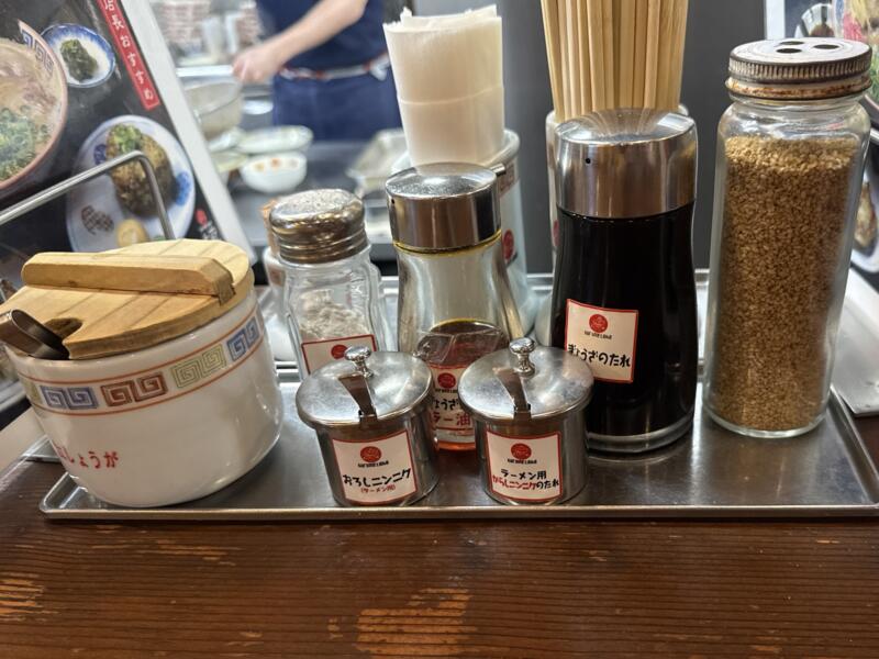大砲ラーメン 本店 福岡県久留米市通外町 昔ラーメン 弾丸ラーメン 久留米ラーメン 豚骨ラーメン 味変 調味料