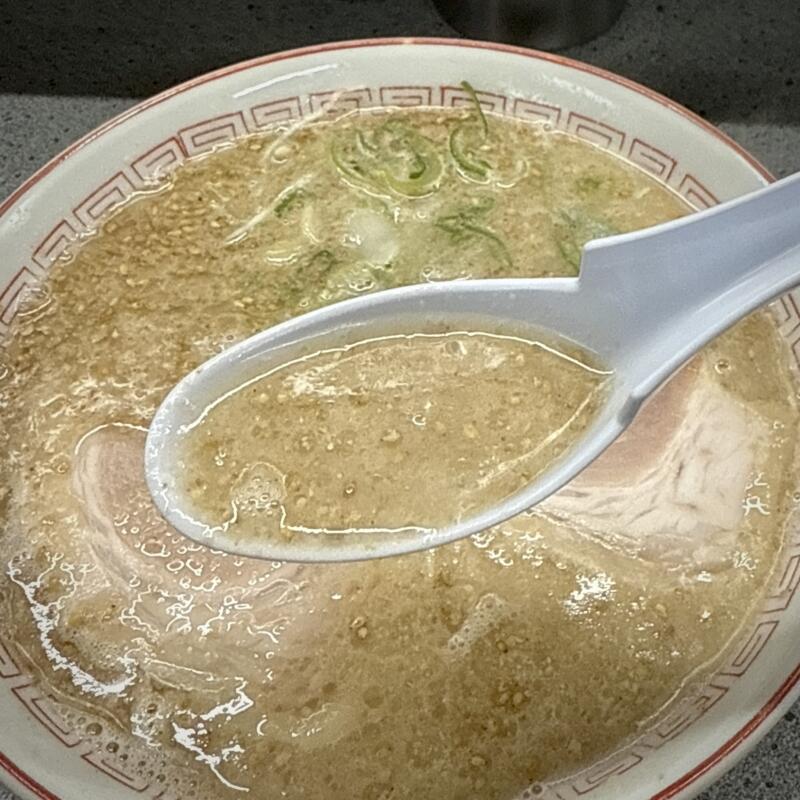 丸優ラーメン 元町本店 大分ラーメン 丸優 大分県大分市元町 ラーメン 大分ラーメン 豚骨ラーメン スープ