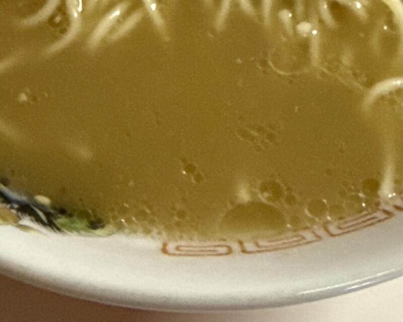 ラーメン専門店 藤原来々軒 大分県佐伯市鶴岡町 ラーメン 豚骨ラーメン 佐伯ラーメン スープ
