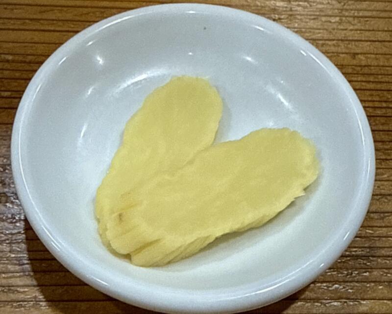 らーめん本舗 さといも 大島本店 宮崎県宮崎市大島町原の前 らーめん 豚骨醤油ラーメン 宮崎ラーメン タクアン付き