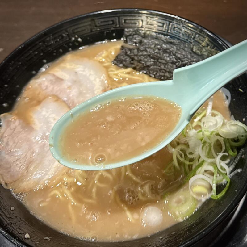 風来軒 加納本店 ふうらいけん 宮崎県宮崎市清武町大字加納 とんこつラーメン 宮崎ラーメン 濃厚豚骨ラーメン スープ