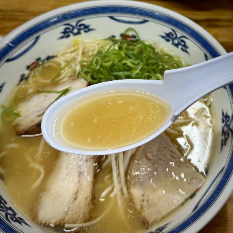 マルチョンラーメン 志布志本店 鹿児島県志布志市志布志町志布志 中ラーメン 鹿児島ラーメン 豚骨ラーメン スープ