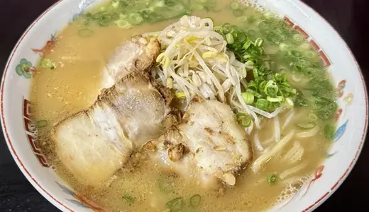 とくだラーメン＠鹿児島県霧島市隼人町真にてラーメン(中)をオーダー！メチャ旨な豚骨ラーメンで締め括る47都道府県制覇完遂の九州遠征♪
