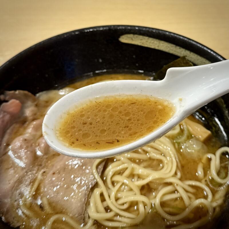 麺屋ぶしがみ 岩手県花巻市下小舟渡 インディー花巻 INDY500花巻敷地内 ぶしがみラーメン 濃厚豚骨魚介系ラーメン スープ