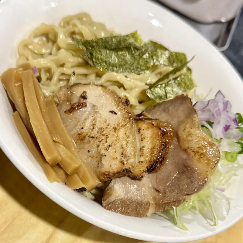 ラーメン 鈴や すずや 山形県鶴岡市日吉町 鶴岡駅前 サンロード日吉商店街 鈴やのつけ麺 具