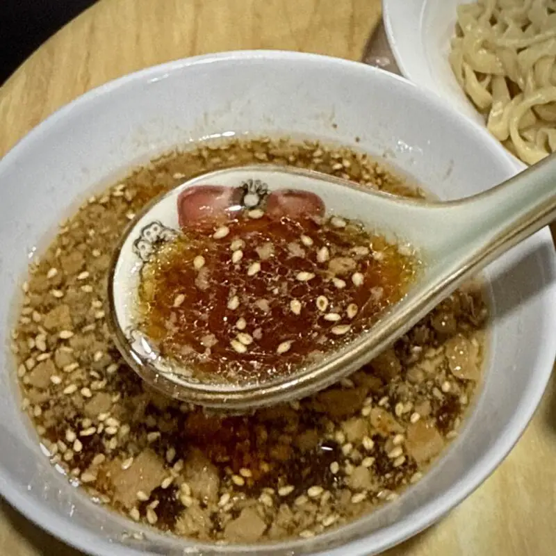 ラーメン 鈴や すずや 山形県鶴岡市日吉町 鶴岡駅前 サンロード日吉商店街 鈴やのつけ麺 つけ汁 スープ