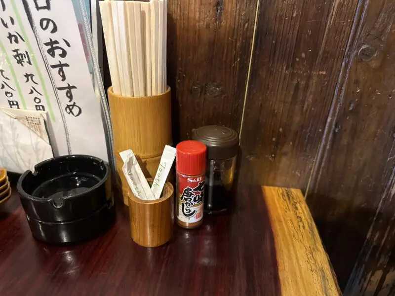 地酒BARU TSUBASAの間借り営業のラーメン屋 lucky_cat_akitaアカウント ラッキーキャットアキタ 秋田県秋田市中通 秋田駅前 豚しじみラーメン 貝塩ラーメン 背脂 背油 味変 調味料