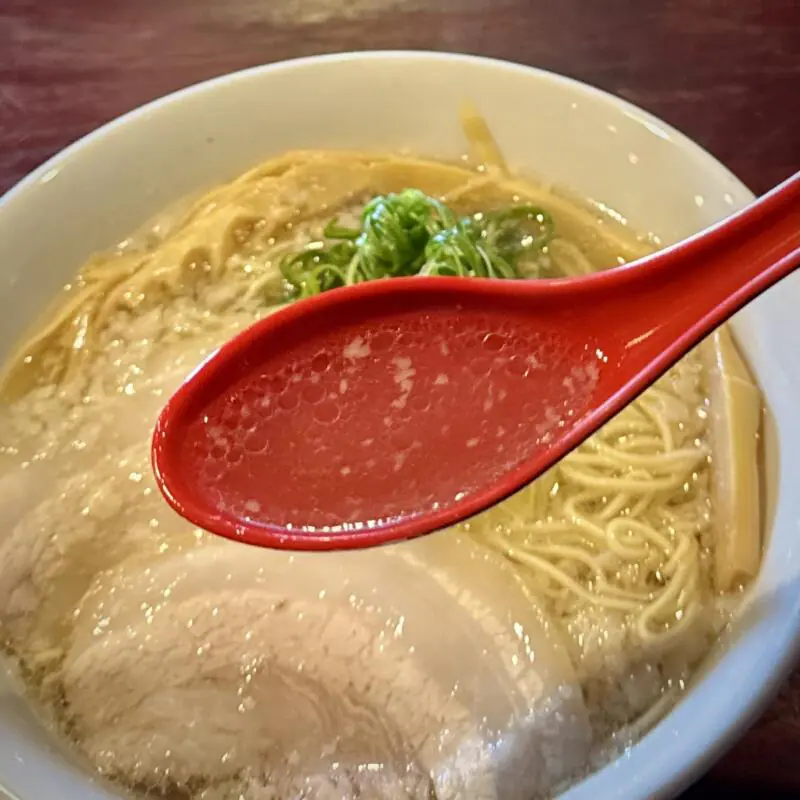 地酒BARU TSUBASAの間借り営業のラーメン屋 lucky_cat_akitaアカウント ラッキーキャットアキタ 秋田県秋田市中通 秋田駅前 豚しじみラーメン 貝塩ラーメン 背脂 背油 スープ