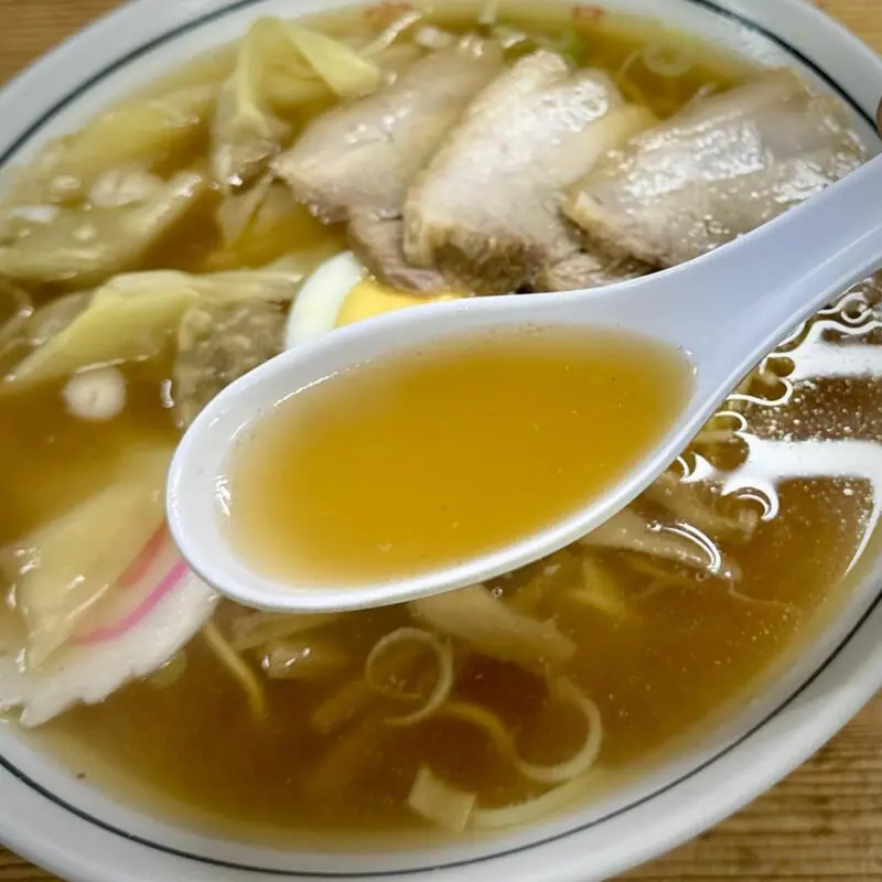 ラーメン 富士屋 古川本店 ふじや 宮城県大崎市古川七日町 ワンタンメン 雲呑麺 醤油ラーメン スープ