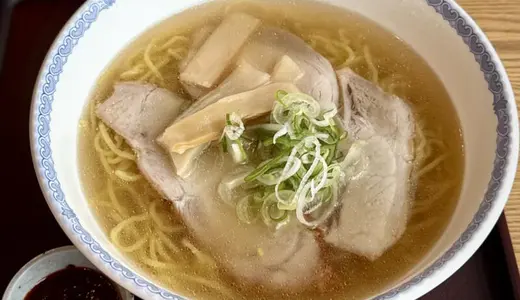 レストラン太平(おいだら)＠秋田県秋田市仁別にて塩らぁめんをオーダー！追加でニラ辛醤をトッピングして江戸系ラーメンへブースト味変を堪能♪