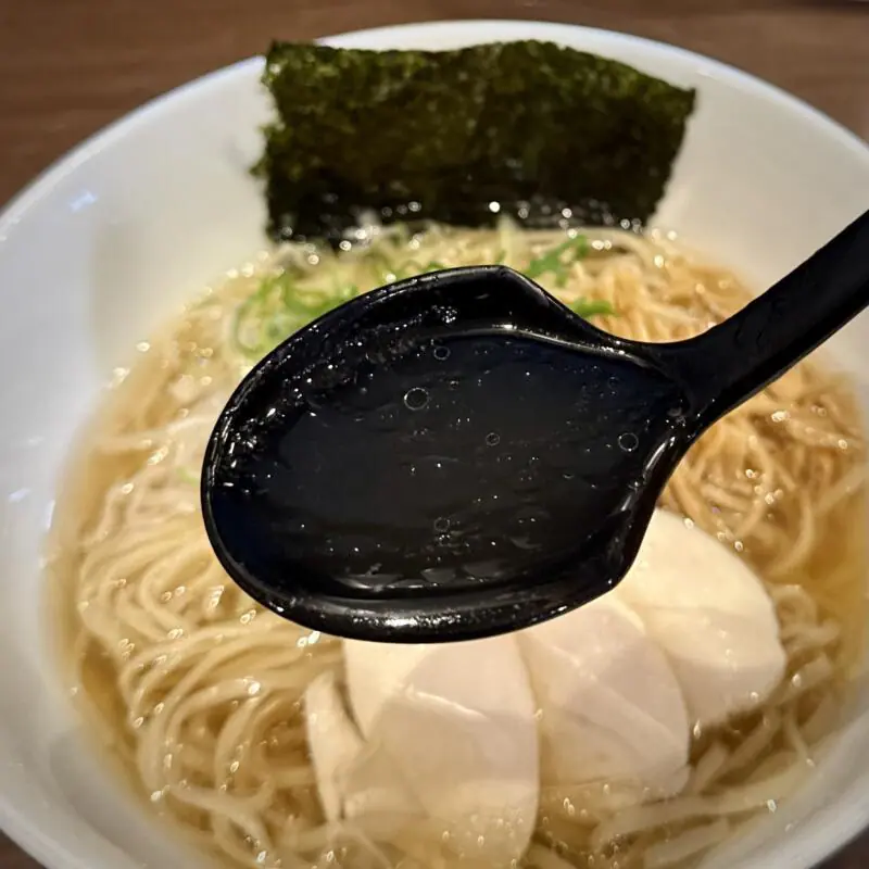 NOODLE SHOP KOUMITEI 香味亭 秋田県横手市婦気大堤 吉次焼き干しの芳醇塩ラーメン 限定メニュー スープ