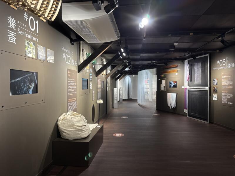 シルクミライ館 ⼭形県鶴岡市羽黒町松ヶ岡 館内