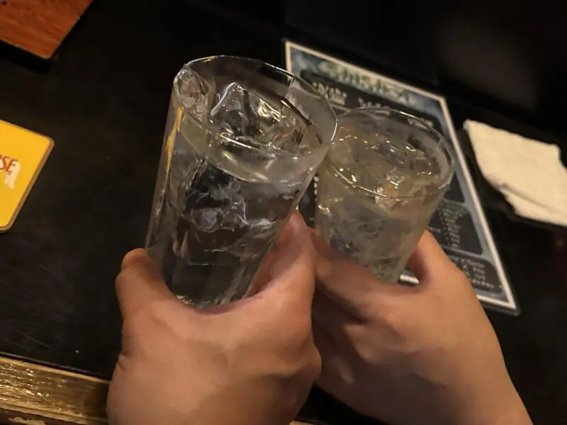 woozy pub GR BULL. ブル 秋田県由利本荘市谷地町 焼酎水割り 乾杯