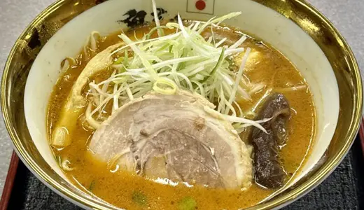 鬼そば藤谷 総本店＠秋田県大仙市長野にて世界の炙り鬼味噌らぁ麺をオーダー！北海道味噌×秋田味噌ブレンドの味噌感がグッと前に出た香ばしくて濃い旨なラーメン♪