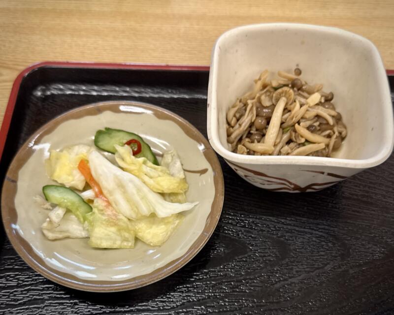 とん汁 たちばな とん汁の店 新潟県妙高市栗原 とん汁ラーメンセット ライス小盛り 妙高豚汁ラーメン 味噌ラーメン 小鉢 漬け物