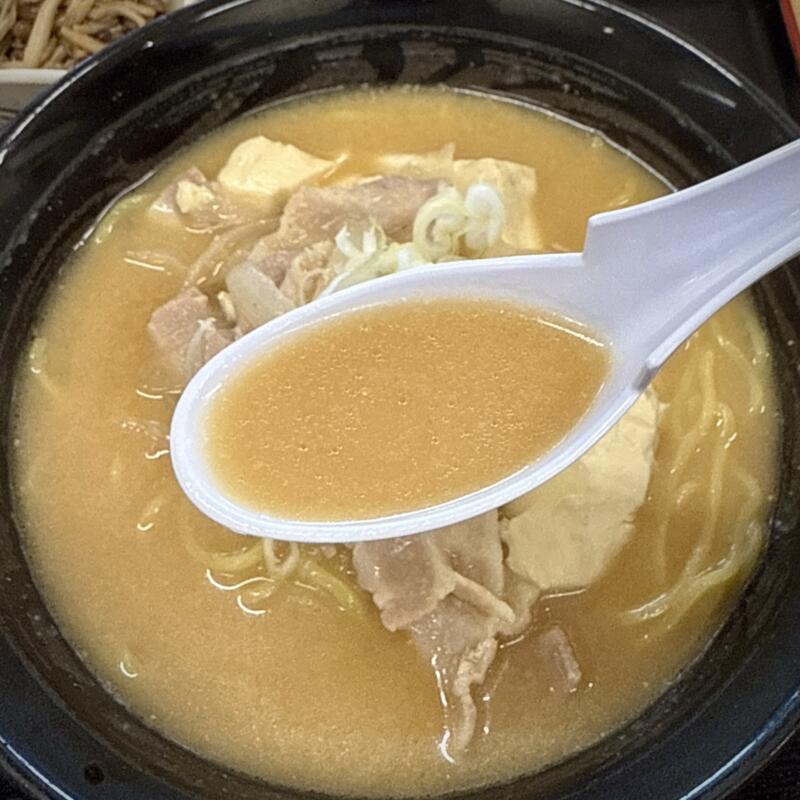 とん汁 たちばな とん汁の店 新潟県妙高市栗原 とん汁ラーメンセット ライス小盛り 妙高豚汁ラーメン 味噌ラーメン スープ