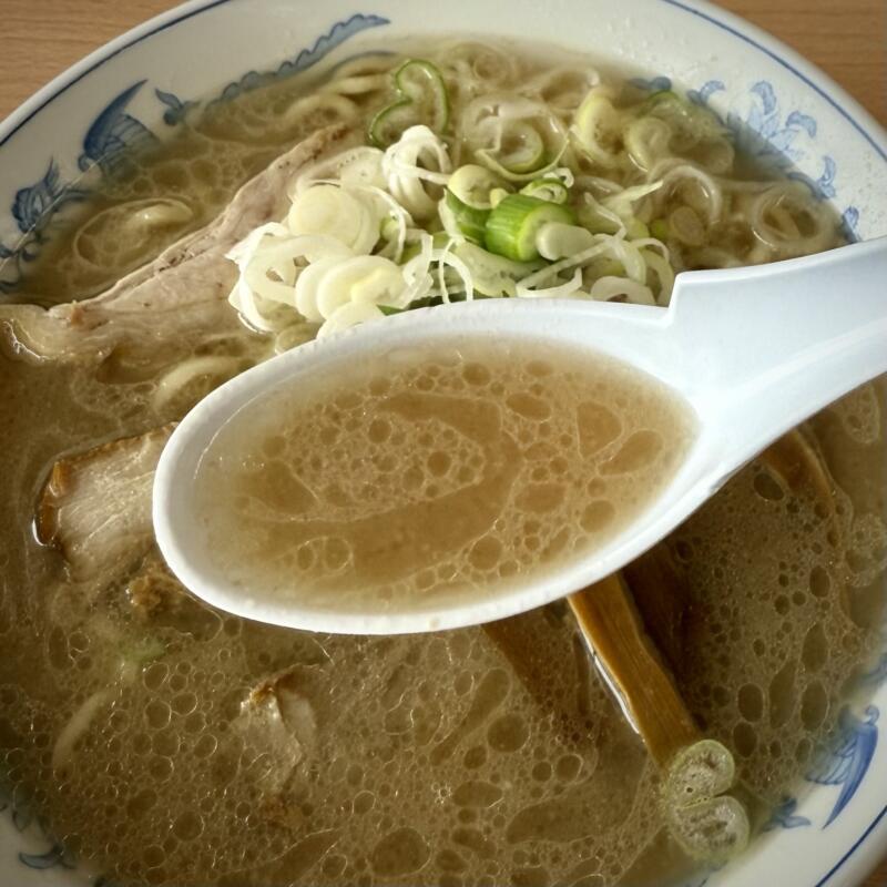 オーモリラーメン 新井店 新潟県妙高市柳井田町 元祖上越妙高とんこつラーメン 豚骨醤油ラーメン ラーメン スープ