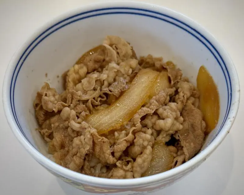 吉野家 13号線横手店 秋田県横手市駅西 牛玉スタミナませそば 汁なしラーメン 生卵 にんにくマシマシたれ 牛丼 追い牛丼 追い飯