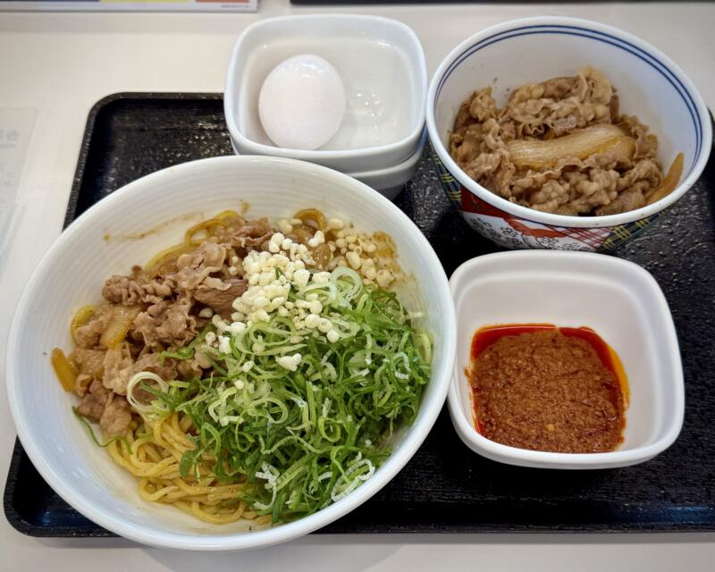 吉野家 13号線横手店 秋田県横手市駅西 牛玉スタミナませそば 汁なしラーメン 生卵 にんにくマシマシたれ