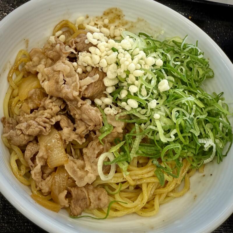 吉野家 13号線横手店 秋田県横手市駅西 牛玉スタミナませそば 汁なしラーメン 生卵 にんにくマシマシたれ 具