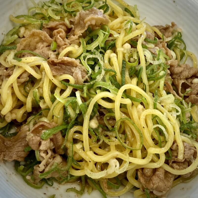 吉野家 13号線横手店 秋田県横手市駅西 牛玉スタミナませそば 汁なしラーメン 生卵 にんにくマシマシたれ 混ぜる