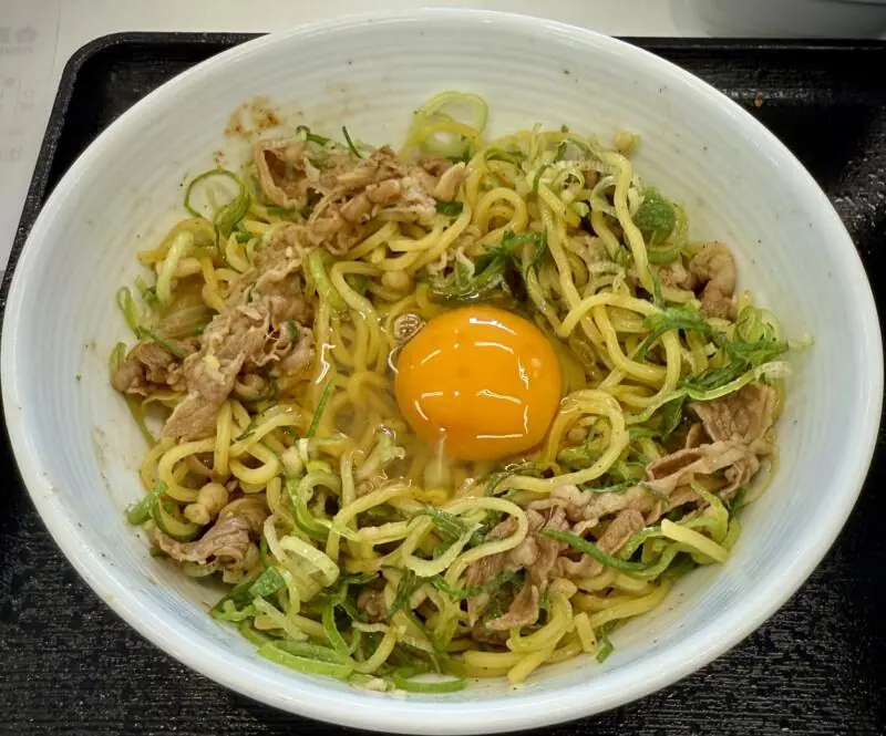 吉野家 13号線横手店 秋田県横手市駅西 牛玉スタミナませそば 汁なしラーメン 生卵 にんにくマシマシたれ