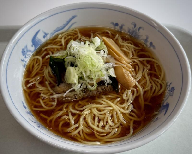 玉川温泉食堂 秋田県仙北市田沢湖玉川 秋田三昧Ｂセット 比内地鶏ラーメン 焼肉丼 小鉢 じゅんさい 燻りがっこ 漬け物 醤油ラーメン