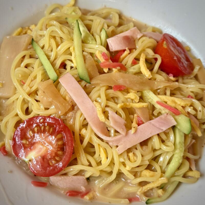 味の駅 秋田県仙北郡美郷町六郷 おまかせ定食 冷やし中華 ミニソースかつ丼 漬物 デザート 混ぜる