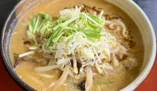 お食事処 とよふじ＠新潟県岩船郡関川村上関にてごまラーメンをオーダー！擦り胡麻が表面に浮いた二層式の担々麺ニュアンスな店の人気メニュー♪