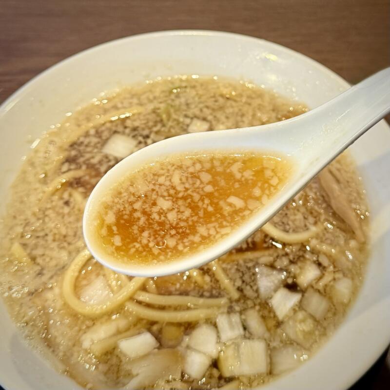 麺舗ソニデロ めんぽ 碧空麺舗 アオゾラメンポ 新潟県新発田市島潟 煮干背油ラーメン 燕背油醤油ラーメン 津軽煮干しラーメン スープ