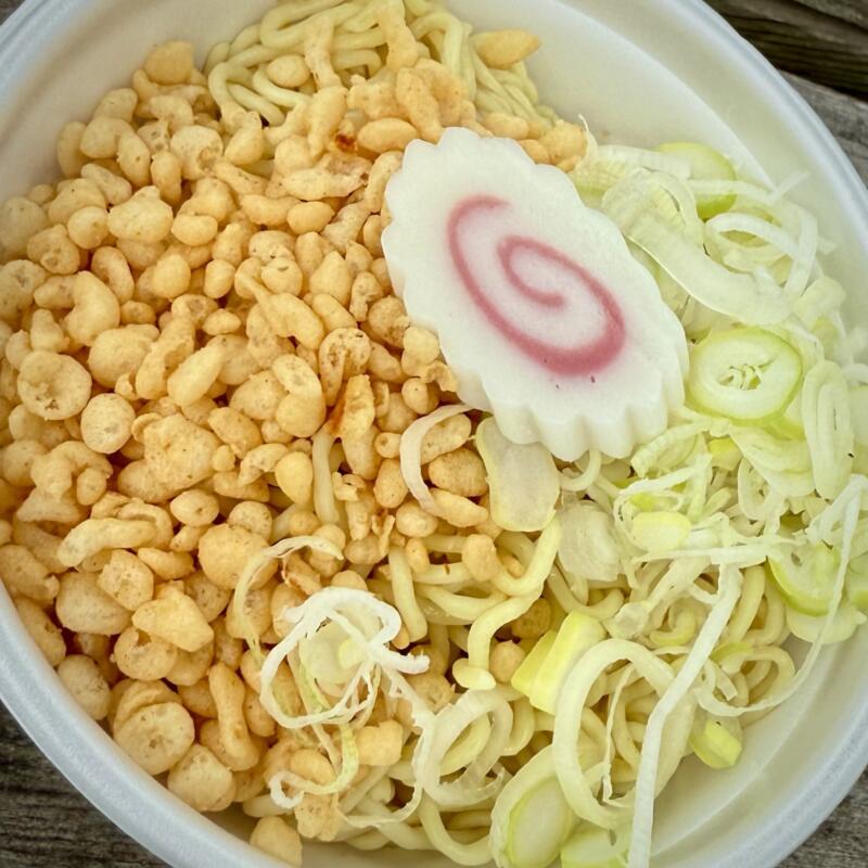 美郷食堂 秋田県仙北郡美郷町飯詰 キッチリカー 冷やし美郷たぬ中 中華そば 冷たい醤油ラーメン 具