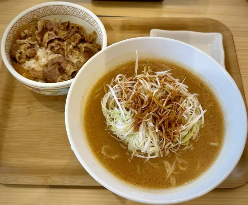 すき家 107号北上和賀店 岩手県北上市和賀町藤根 白髪ねぎ味噌ラーメン ミニ牛丼セット