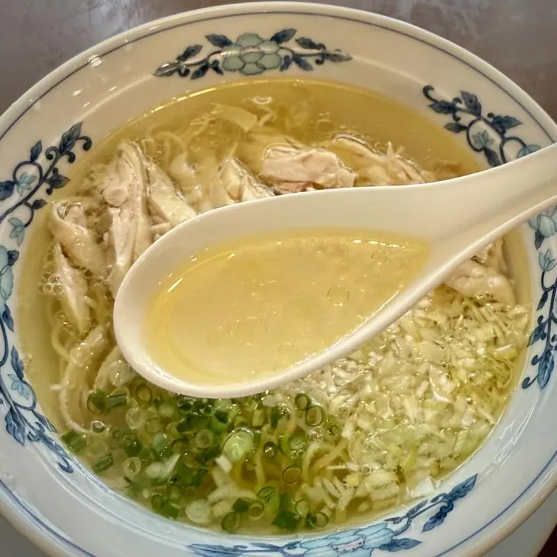 中国料理 パリスタ飯店 旧鷹巣町 秋田県北秋田市松葉町 鶏絲湯麺 鶏の千切りそば 塩ラーメン スープ