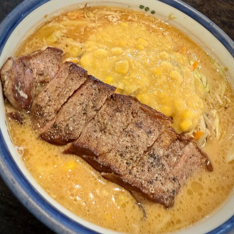 ファミリーレストラン デリシャス 宮城県石巻市蛇田 アキラーメン 特製みそらーめん 特製味噌ラーメン コーンペースト ステーキ肉トッピング 具