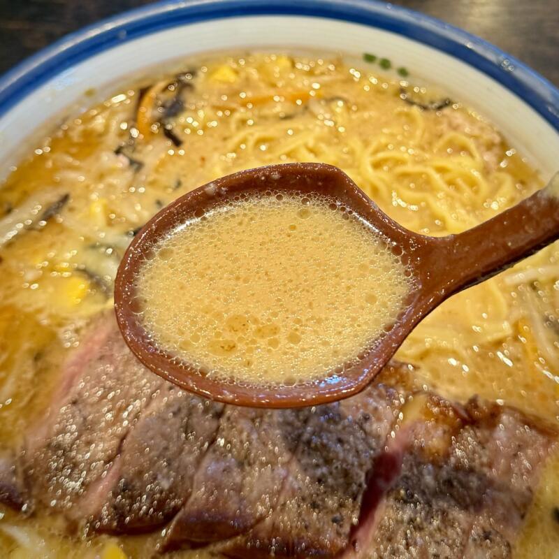 ファミリーレストラン デリシャス 宮城県石巻市蛇田 アキラーメン 特製みそらーめん 特製味噌ラーメン コーンペースト ステーキ肉トッピング スープ