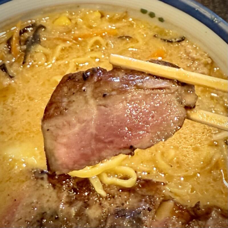 ファミリーレストラン デリシャス 宮城県石巻市蛇田 アキラーメン 特製みそらーめん 特製味噌ラーメン コーンペースト ステーキ肉トッピング 具