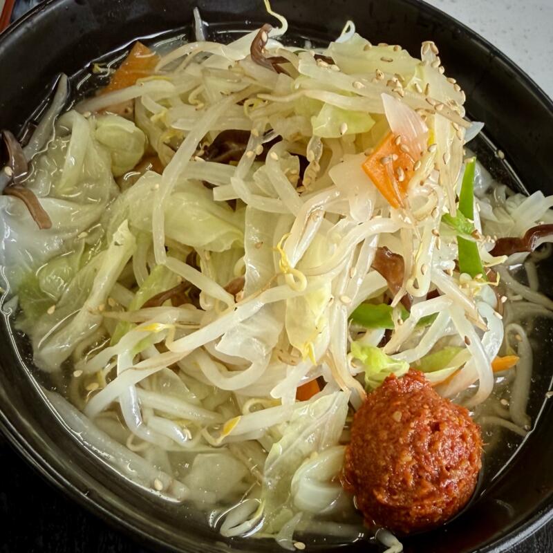 野菜たっぷりタンメンの店 大久保 岩手県宮古市崎鍬ヶ崎 辛玉のせ野菜たっぷり冷やしタンメン 具