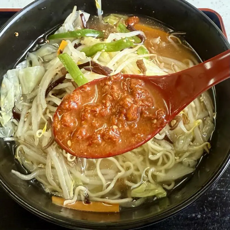 野菜たっぷりタンメンの店 大久保 岩手県宮古市崎鍬ヶ崎 辛玉のせ野菜たっぷり冷やしタンメン スープ 辛味