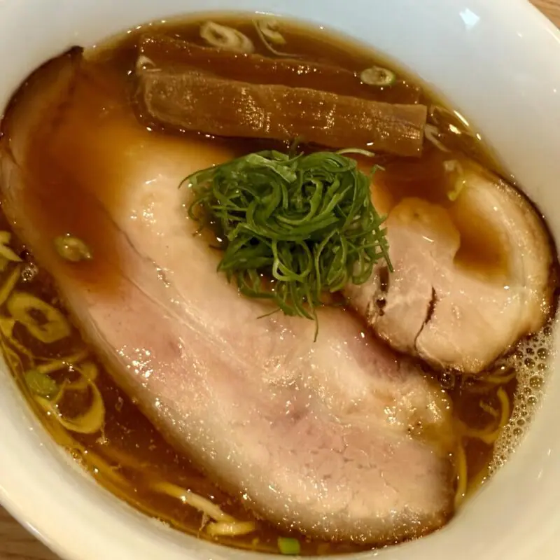 らぁ麺 みずがめ食堂 秋田県能代市中柳 柳麺多むら 能代本店 リニューアル 醤油らぁ麺 醤油ラーメン 具
