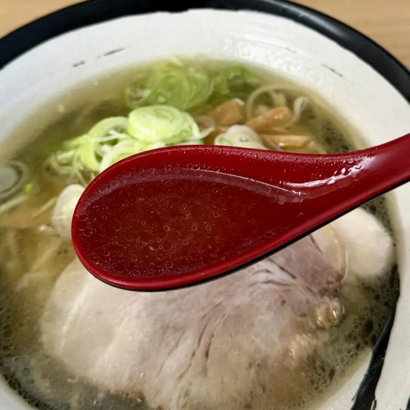 拉麺 だし屋 だしや 岩手県雫石町七ツ森 日高昆布と羅臼しお 塩中華そば 塩ラーメン スープ