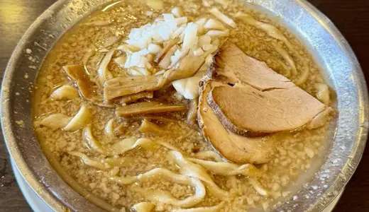 成龍＠新潟県加茂市にて中華そばをオーダー！ご当地・燕背脂ラーメンのレジェンド・杭州飯店の流れを汲む行列必死の大人気店♪