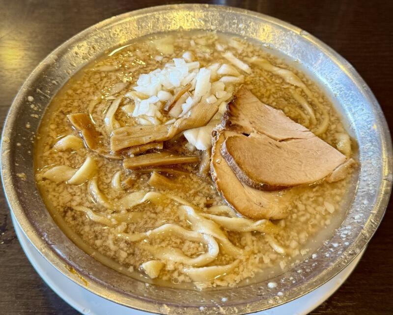 中華・餃子 成龍 新潟県加茂市柳町 中華そば 新潟ご当地 燕背脂ラーメン 背脂醤油ラーメン