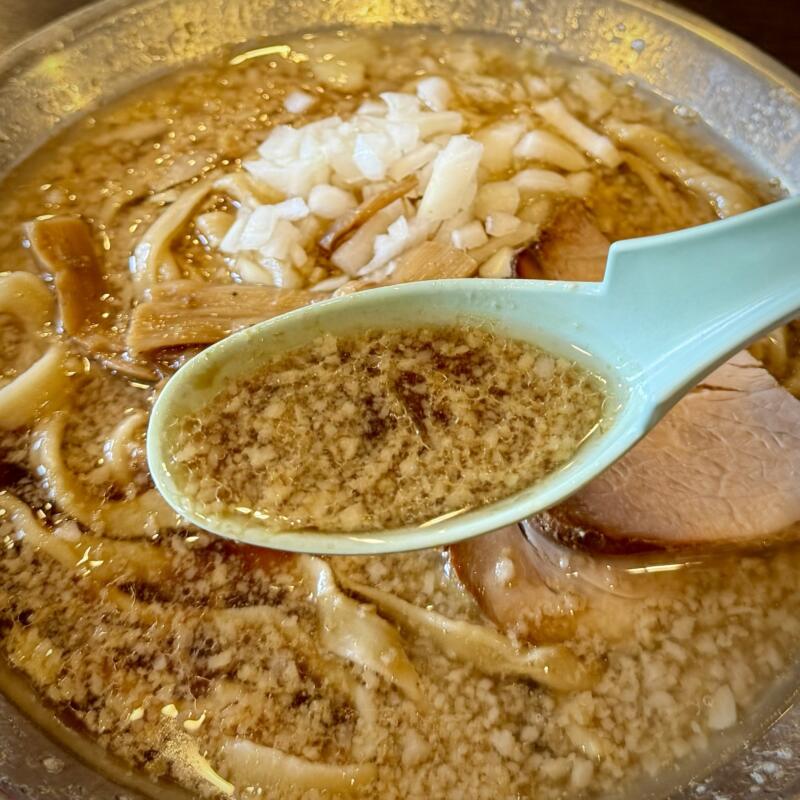 中華・餃子 成龍 新潟県加茂市柳町 中華そば 新潟ご当地 燕背脂ラーメン 背脂醤油ラーメン スープ