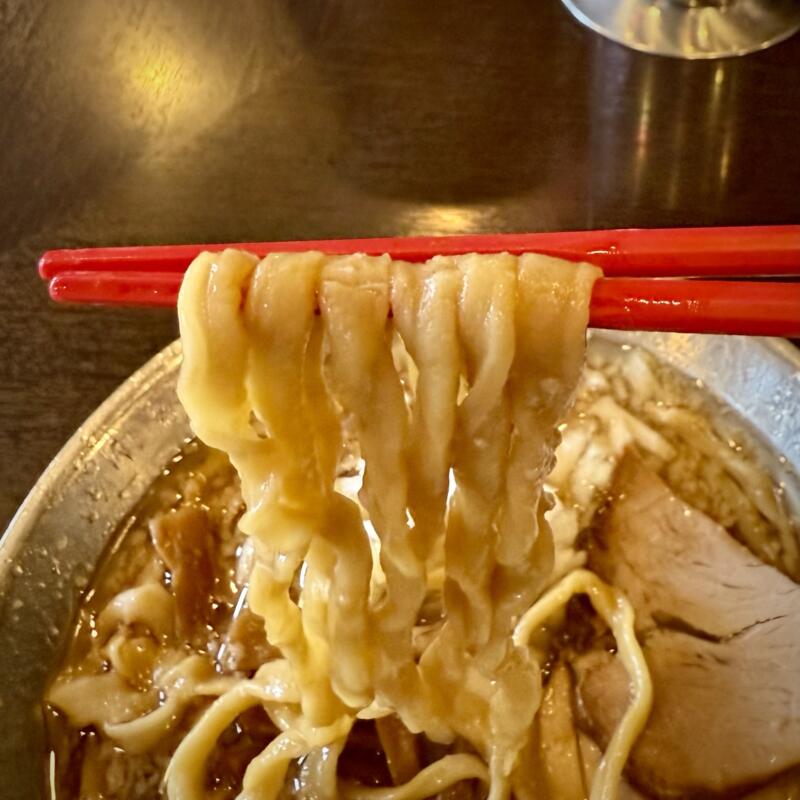 中華・餃子 成龍 新潟県加茂市柳町 中華そば 新潟ご当地 燕背脂ラーメン 背脂醤油ラーメン 自家製麺