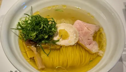 中華蕎麦 おか部＠新潟県燕市井土巻にて塩そばをオーダー！貝出汁のインパクト→具材とのバランスで調和するストーリー性が魅力的な塩ラーメン♪