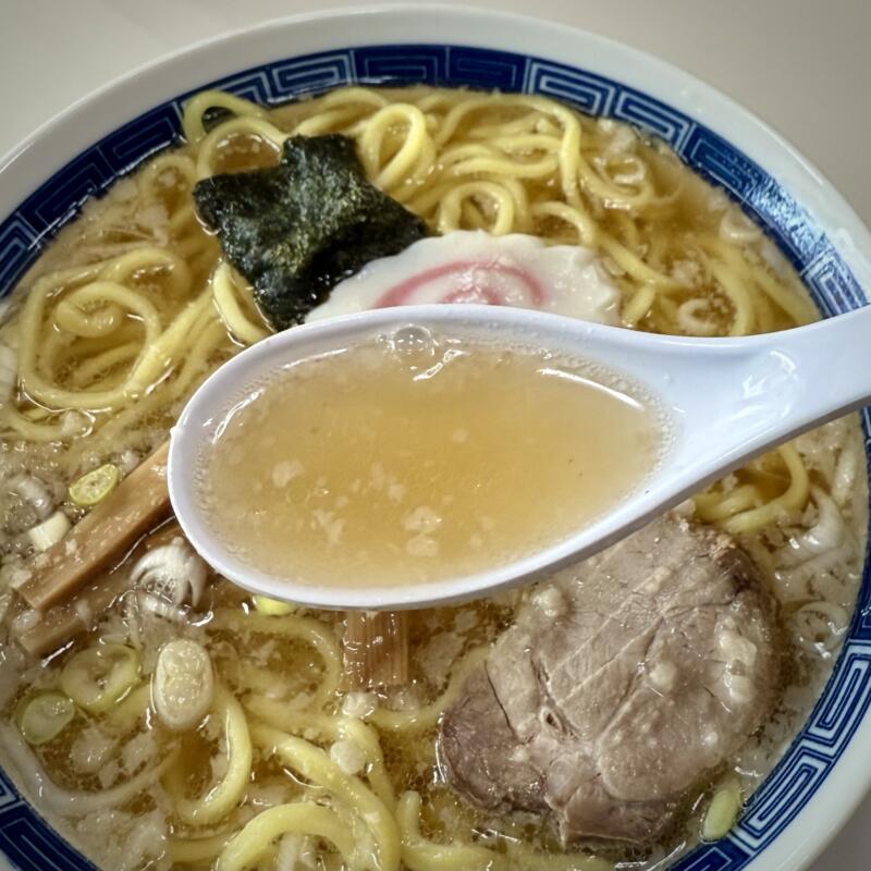 花岡食堂 新潟県燕市花見 西燕 中華そば 新潟ご当地 燕背脂ラーメン 背脂醤油ラーメン スープ