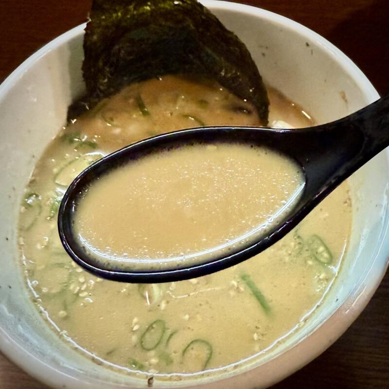 つけ麺・らーめん 越後維新 湯沢本店 新潟県南魚沼郡湯沢町湯沢 つけとん 豚骨つけ麺 つけ汁 スープ