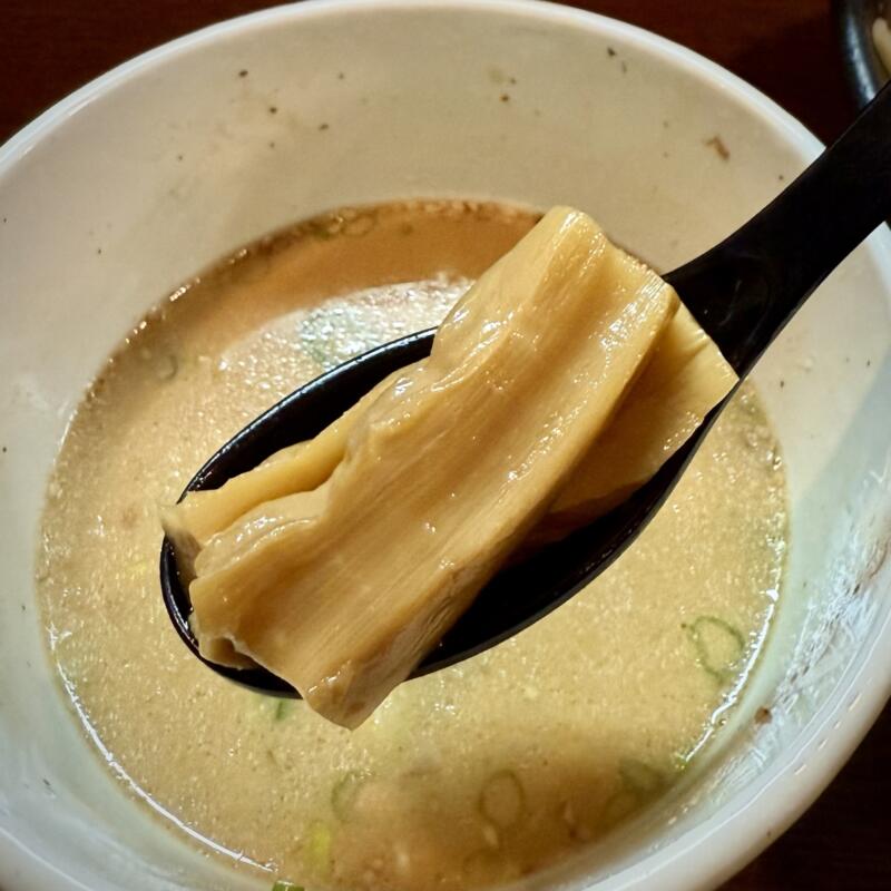 つけ麺・らーめん 越後維新 湯沢本店 新潟県南魚沼郡湯沢町湯沢 つけとん 豚骨つけ麺 メンマ